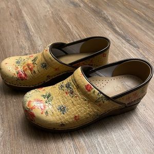 Womens Dansko Clogs